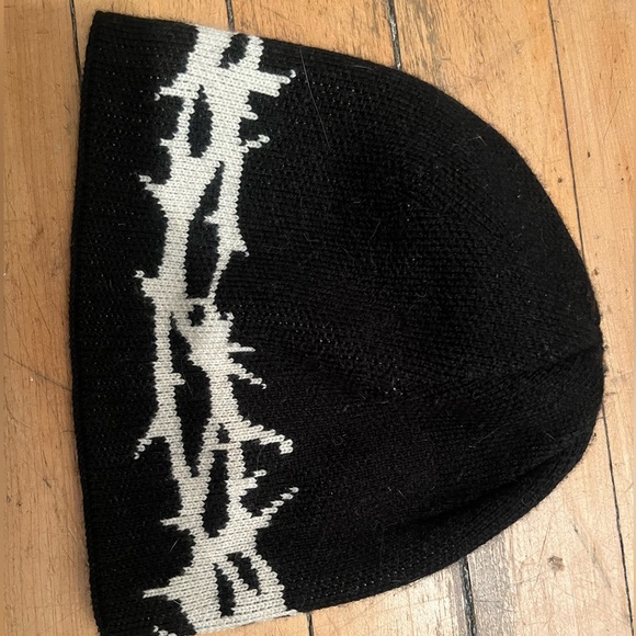 earftones thorn beanie - Picture 2 of 3